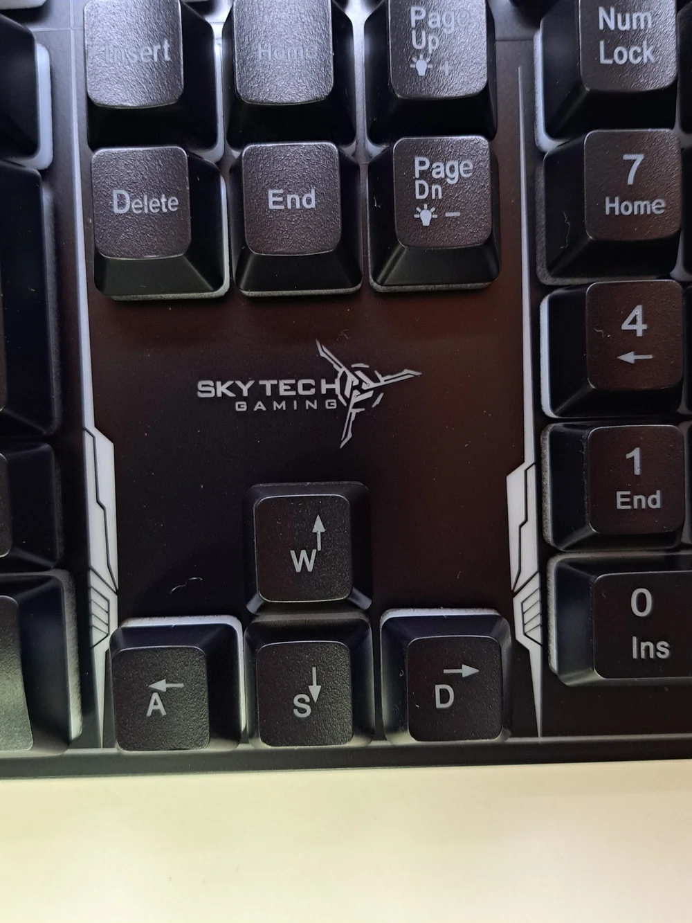 Sky Tech Illuminated Light Up Mechanical Gaming Keyboard K 1000 Tested.